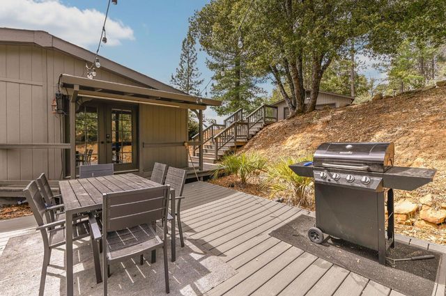 5695 Old Emigrant Trl, Mountain Ranch, CA 95246