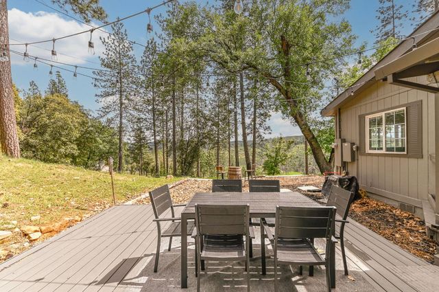 5695 Old Emigrant Trl, Mountain Ranch, CA 95246