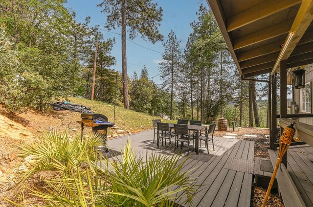 5695 Old Emigrant Trl, Mountain Ranch, CA 95246