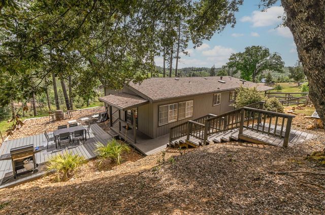 5695 Old Emigrant Trl, Mountain Ranch, CA 95246
