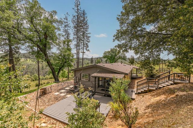 5695 Old Emigrant Trl, Mountain Ranch, CA 95246