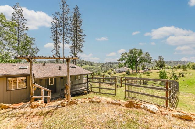 5695 Old Emigrant Trl, Mountain Ranch, CA 95246