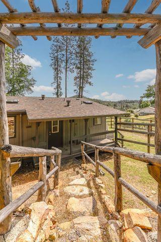 5695 Old Emigrant Trl, Mountain Ranch, CA 95246