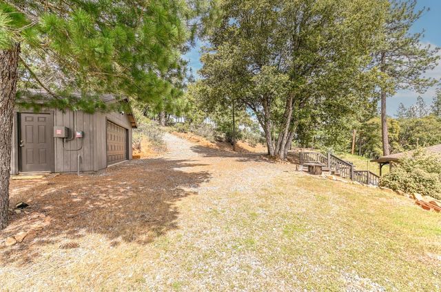 5695 Old Emigrant Trl, Mountain Ranch, CA 95246