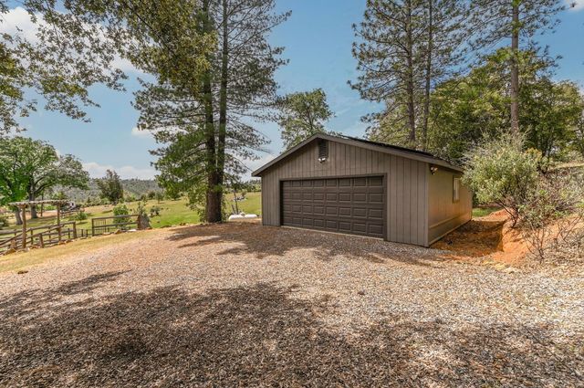 5695 Old Emigrant Trl, Mountain Ranch, CA 95246