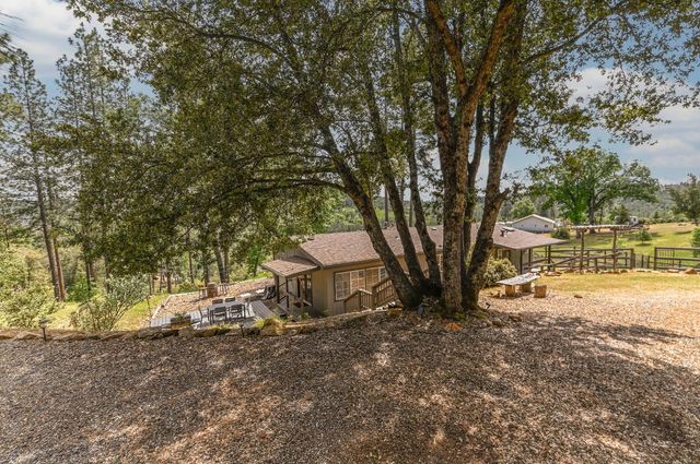 5695 Old Emigrant Trl, Mountain Ranch, CA 95246