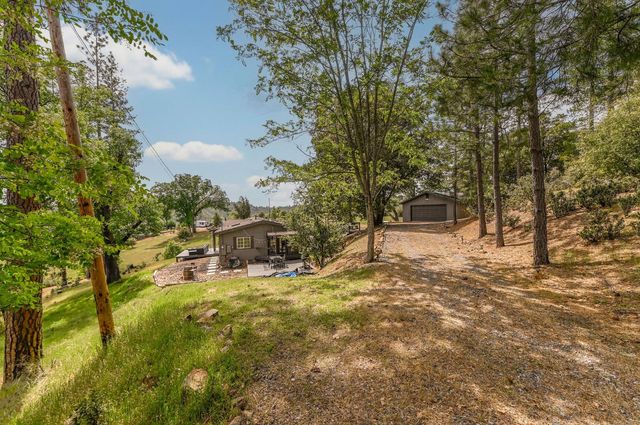 5695 Old Emigrant Trl, Mountain Ranch, CA 95246