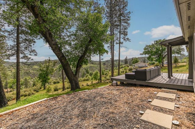 5695 Old Emigrant Trl, Mountain Ranch, CA 95246