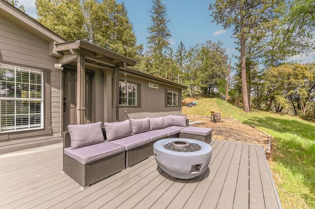 5695 Old Emigrant Trl, Mountain Ranch, CA 95246