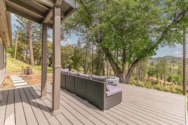 5695 Old Emigrant Trl, Mountain Ranch, CA 95246