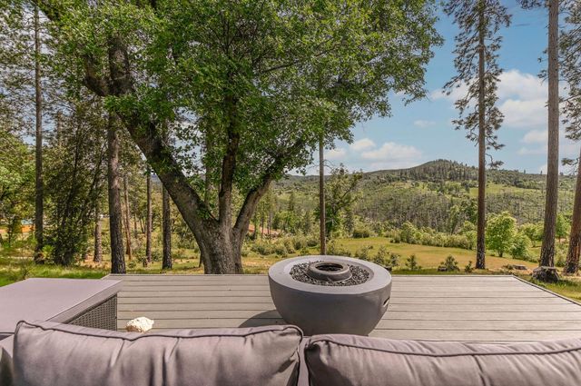 5695 Old Emigrant Trl, Mountain Ranch, CA 95246