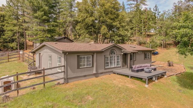 5695 Old Emigrant Trl, Mountain Ranch, CA 95246