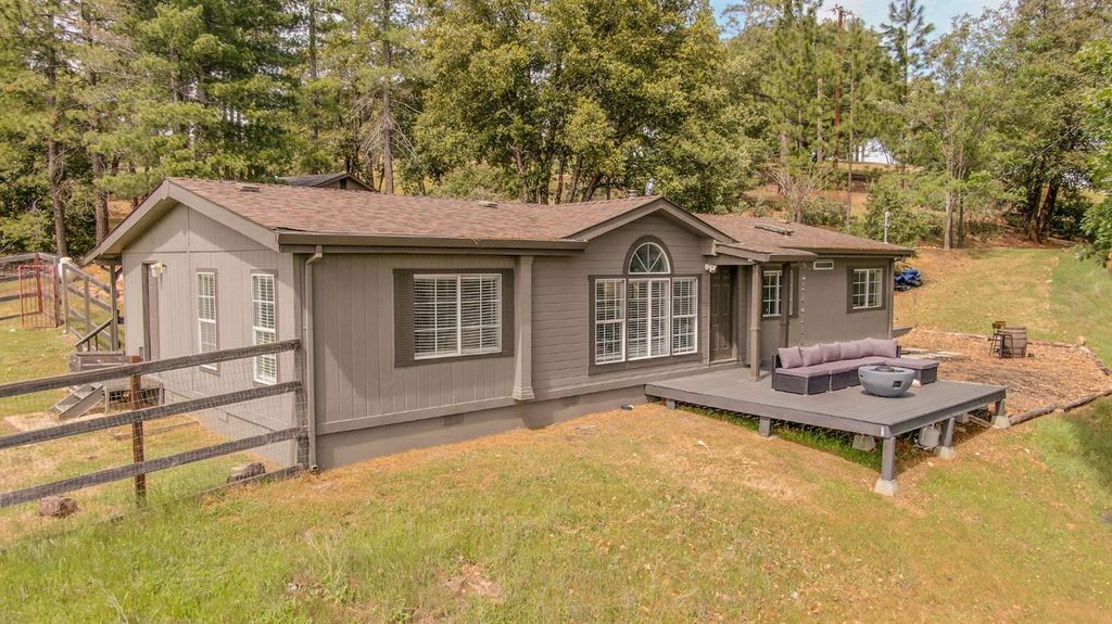 5695 Old Emigrant Trl, Mountain Ranch, CA 95246