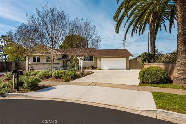 1532 Rainbow Dr., North Tustin, CA 92705
