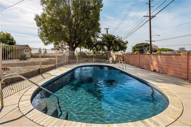 1532 Rainbow Dr., North Tustin, CA 92705