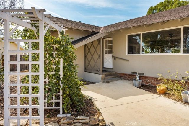 1532 Rainbow Dr., North Tustin, CA 92705