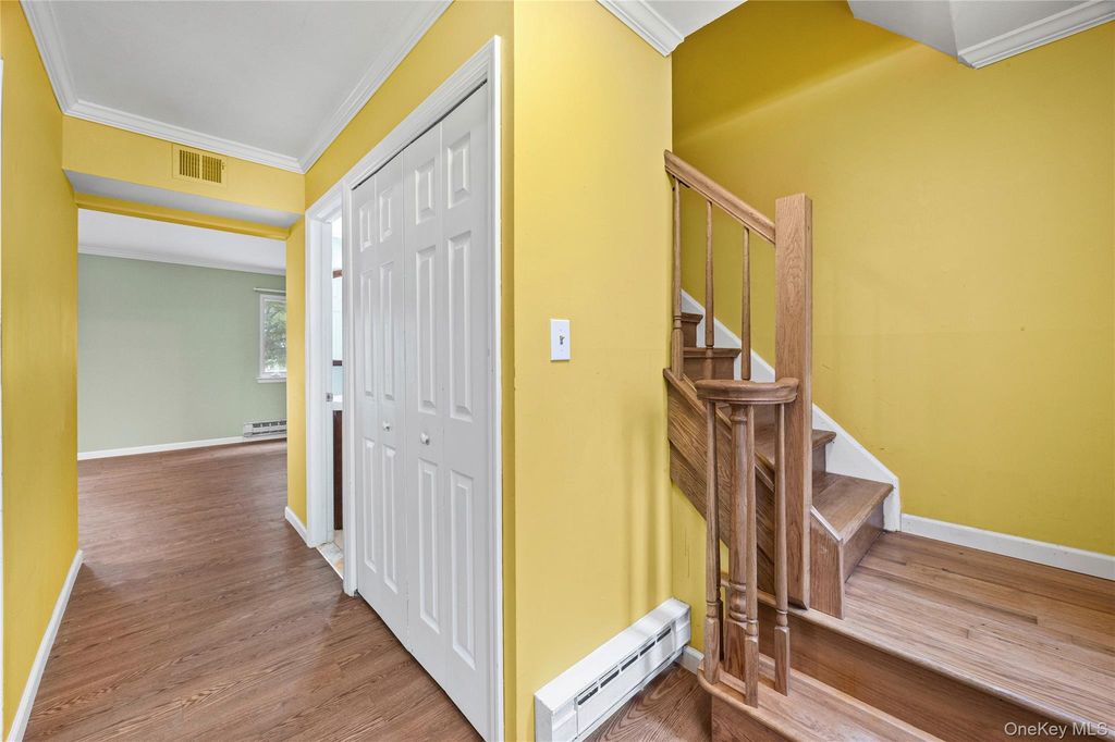 4 Lexington Court, Coram, NY 11727 — photo 4
