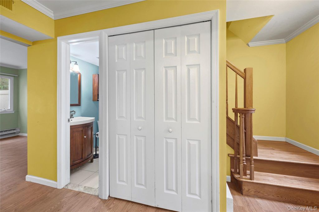 4 Lexington Court, Coram, NY 11727 — photo 5