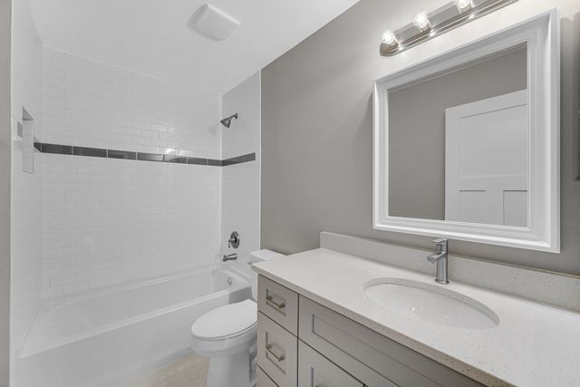 615 RED BARN Trail, Bolingbrook, IL 60490