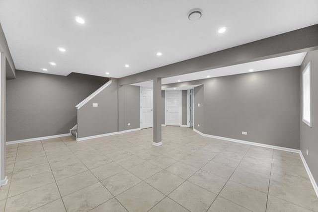 615 RED BARN Trail, Bolingbrook, IL 60490