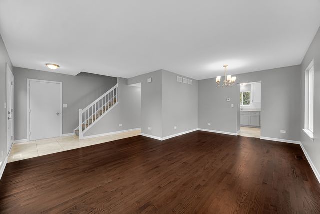615 RED BARN Trail, Bolingbrook, IL 60490