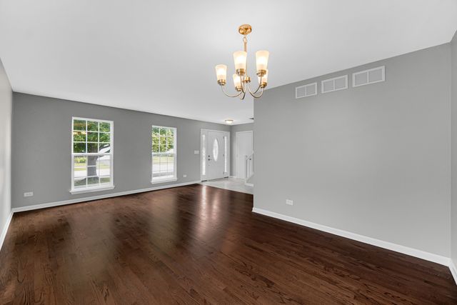 615 RED BARN Trail, Bolingbrook, IL 60490