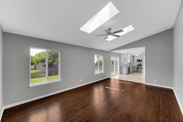 615 RED BARN Trail, Bolingbrook, IL 60490
