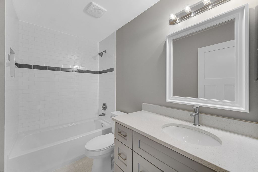 Image 11 of property listing at 615 RED BARN Trail, Bolingbrook, IL 60490