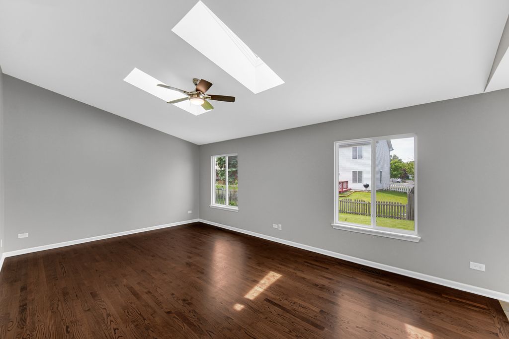 Image 10 of property listing at 615 RED BARN Trail, Bolingbrook, IL 60490