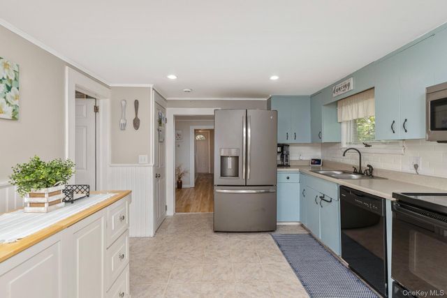 455 Montauk Highway, Eastport, NY 11941