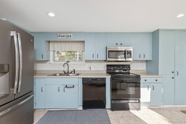 455 Montauk Highway, Eastport, NY 11941