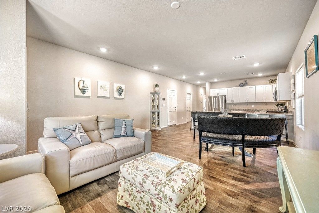 4352 Meadow Glade Avenue, North Las Vegas, NV 89084 — photo 2