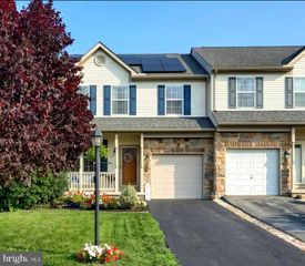 243 MAPLE DR, Hanover, PA 17331