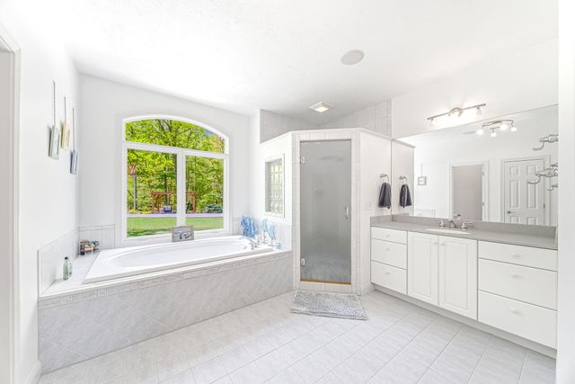 2099 E Clear Lake Road, Buchanan, MI 49107