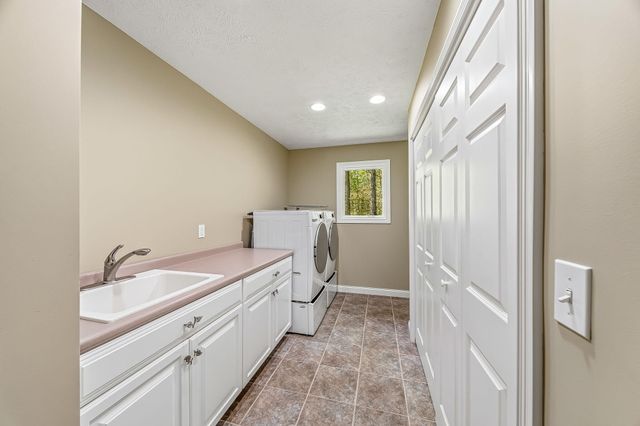 2099 E Clear Lake Road, Buchanan, MI 49107