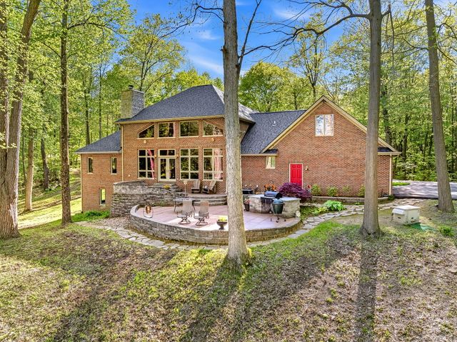 2099 E Clear Lake Road, Buchanan, MI 49107