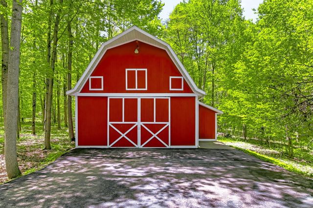 2099 E Clear Lake Road, Buchanan, MI 49107
