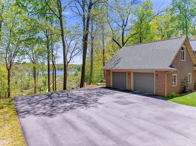 2099 E Clear Lake Road, Buchanan, MI 49107