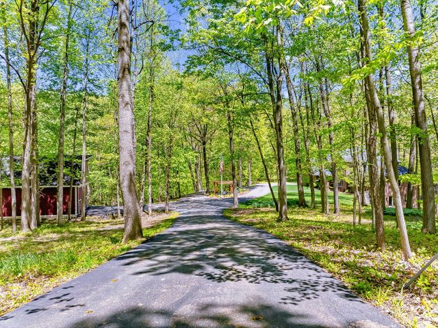 2099 E Clear Lake Road, Buchanan, MI 49107