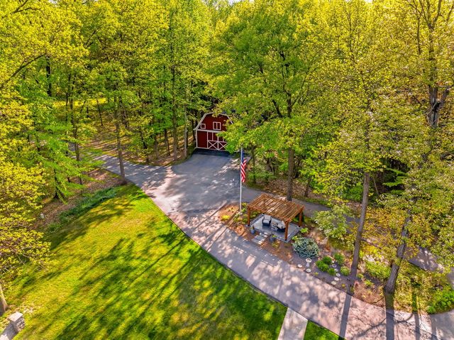 2099 E Clear Lake Road, Buchanan, MI 49107