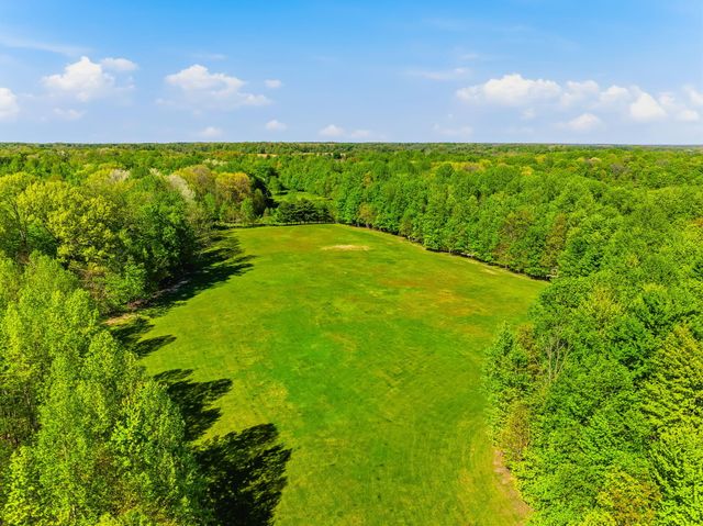 2099 E Clear Lake Road, Buchanan, MI 49107