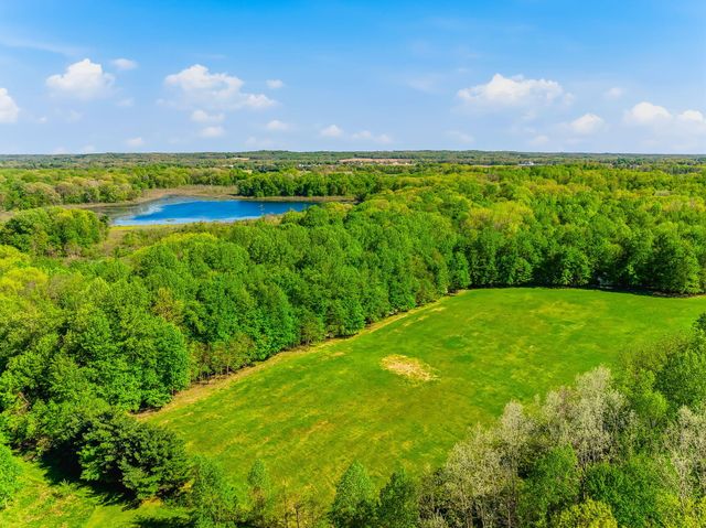 2099 E Clear Lake Road, Buchanan, MI 49107