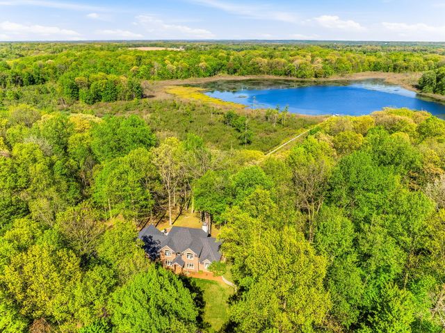 2099 E Clear Lake Road, Buchanan, MI 49107