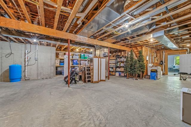2099 E Clear Lake Road, Buchanan, MI 49107