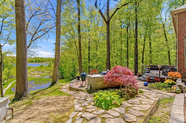 2099 E Clear Lake Road, Buchanan, MI 49107