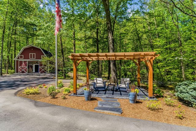 2099 E Clear Lake Road, Buchanan, MI 49107