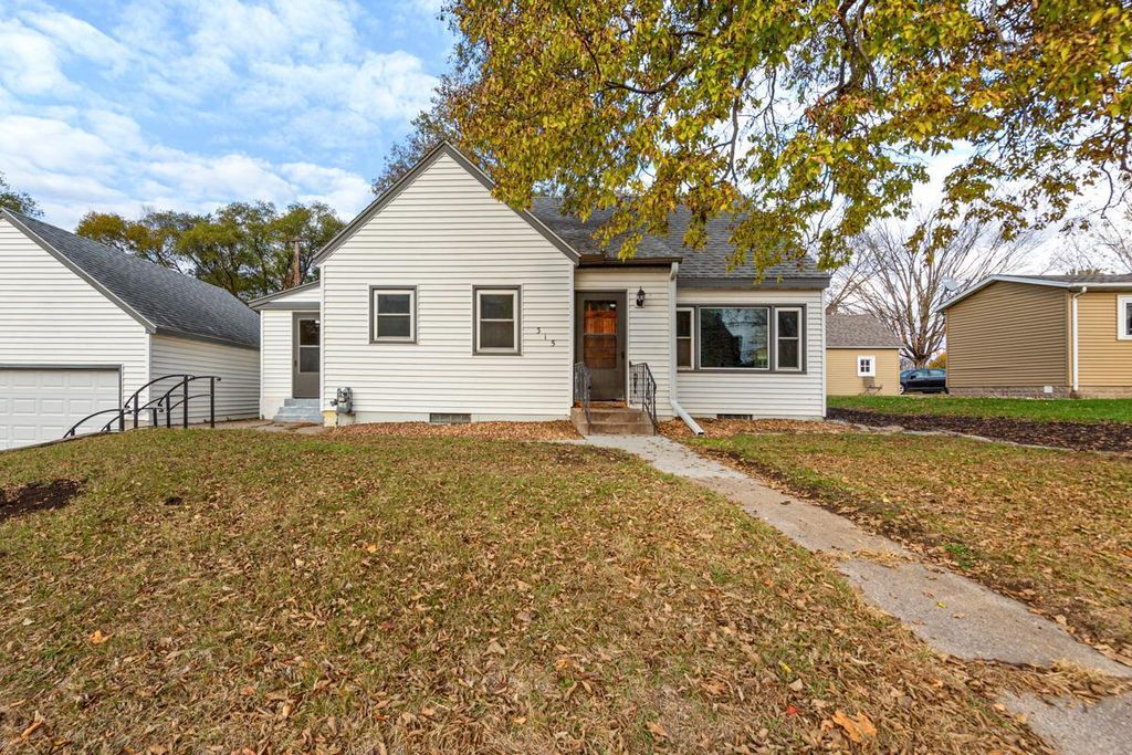 315 Oak Street, Le Sueur, MN 56058