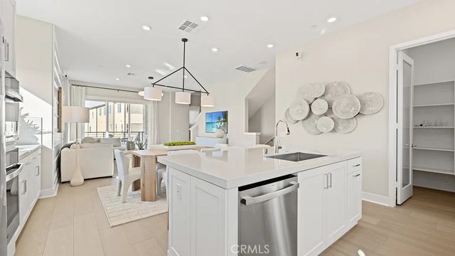 812 Sonia, Irvine, CA 92618