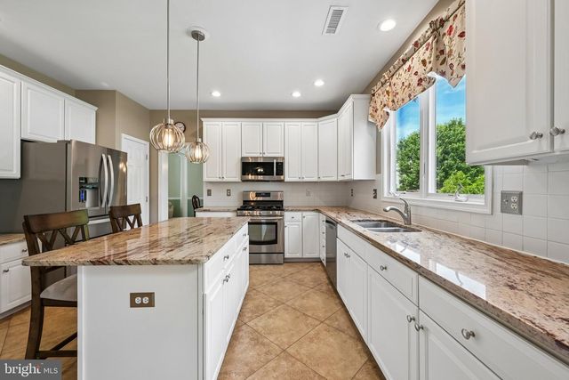 18 APPLE ORCHARD RD, Moorestown, NJ 08057