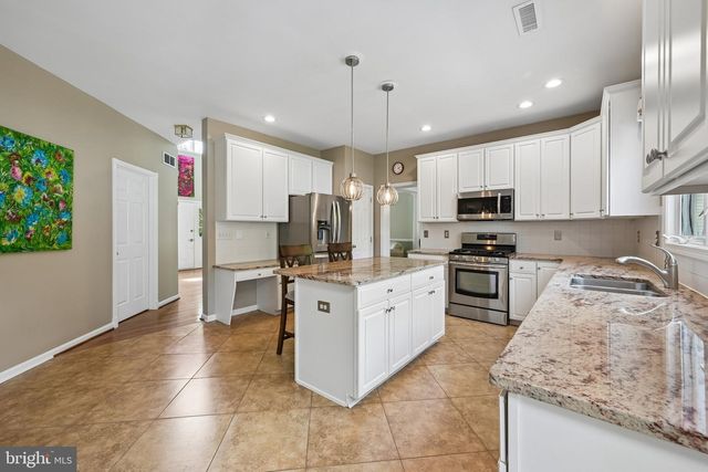 18 APPLE ORCHARD RD, Moorestown, NJ 08057